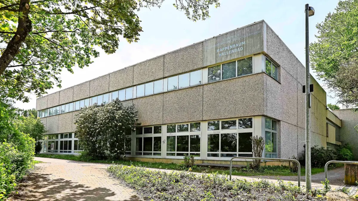 BBKZ, TOP Rappenbaum - Bilder vom verlassenen Schulgebäude und dem Hallenbad auf dem Rappenbaumschulgelände in Darmsheim Im Bild das Hallenbad Foto: Eibner-Pressefoto/Roger Bürke