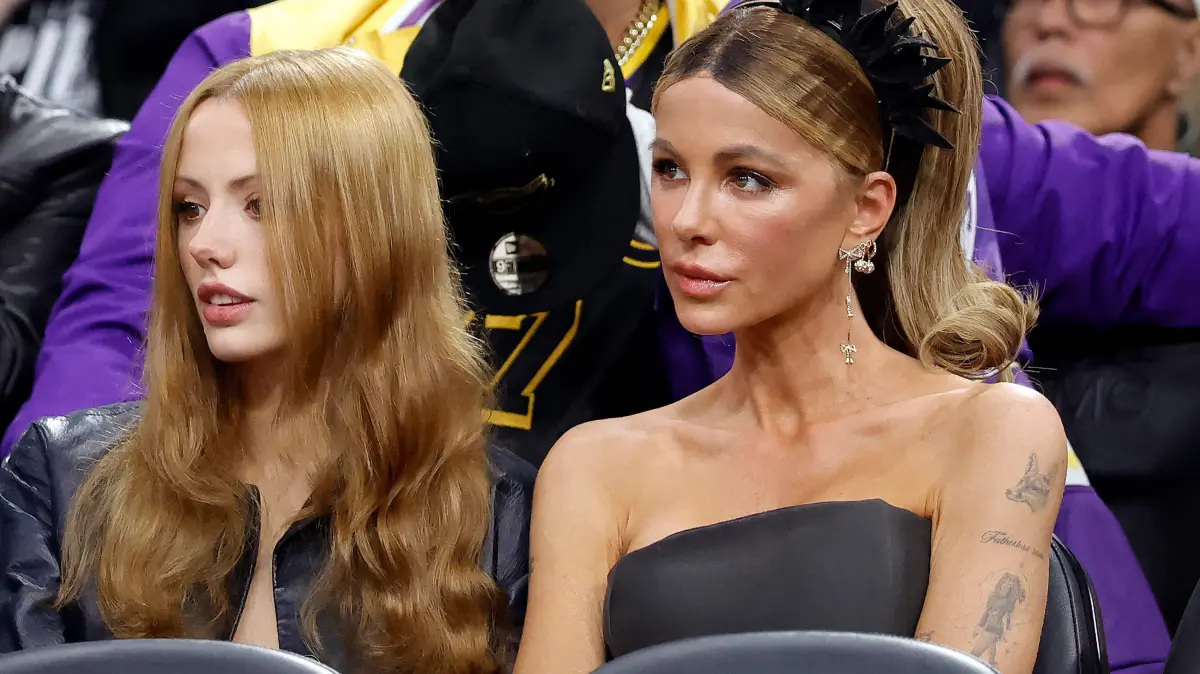 Los Angeles Lakers v Los Angeles Clippers: INGLEWOOD, CALIFORNIA - DECEMBER 20: Kate Beckinsale (R) and Lily Mo Sheen attend a basketball game between the Los Angeles Clippers and the Los Angeles Lakers at Intuit Dome on December 20, 2025 in Inglewood, California. NOTE TO USER: User expressly acknowledges and agrees that, by downloading and or using this photograph, User is consenting to the terms and conditions of the Getty Images License Agreement. Ronald Martinez/Getty Images/AFP (Photo by RONALD MARTINEZ / GETTY IMAGES NORTH AMERICA / Getty Images via AFP)