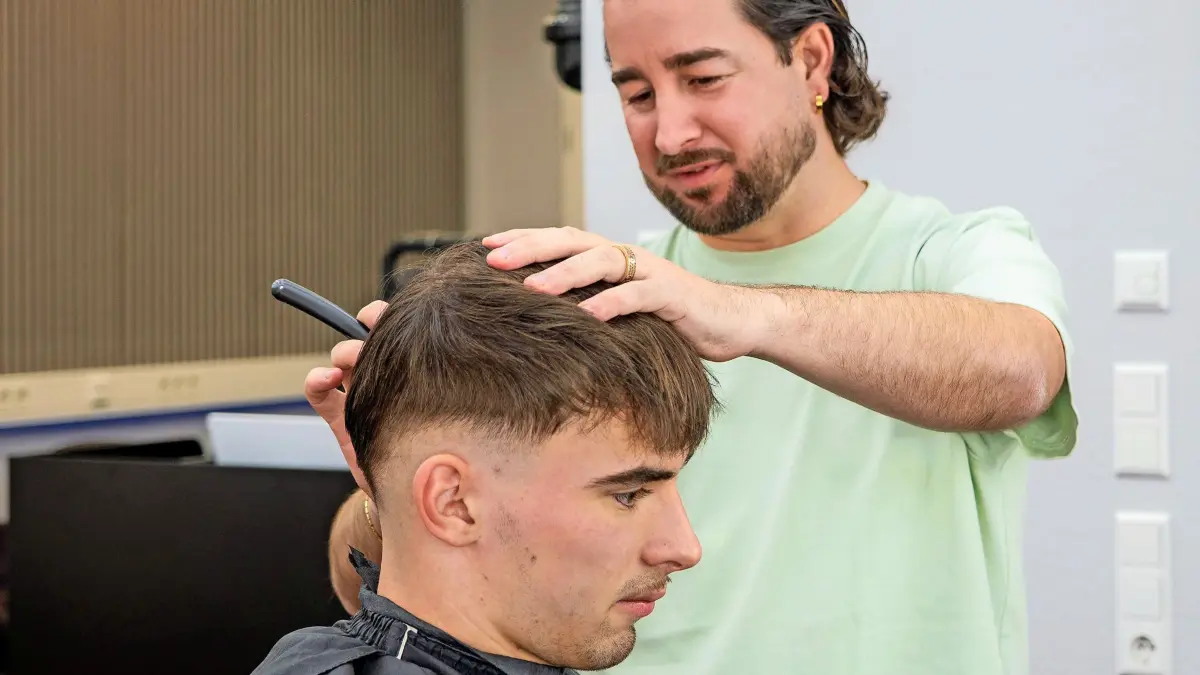 BBKZ, 24 h Haare schneiden, Andreas Contino, 19.12.2025 Foto: Eibner-Pressefoto/Carsten Schwering