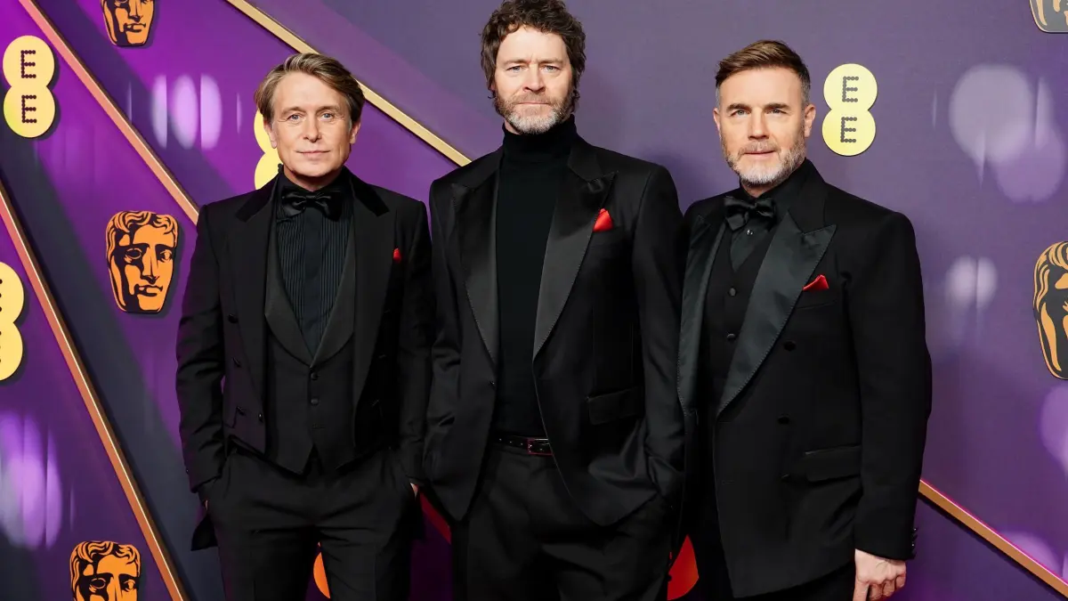 Take That: ARCHIV - 16.02.2025, Großbritannien, London: Gary Barlow, Howard Donald und Mark Owen von der Band Take That kommen zur 78. Verleihung der Bafta Film Awards in der Royal Festival Hall. (zu dpa: «Dokumentation über Boygroup Take That erscheint im Januar») Foto: Ian West/PA Wire/dpa +++ dpa-Bildfunk +++