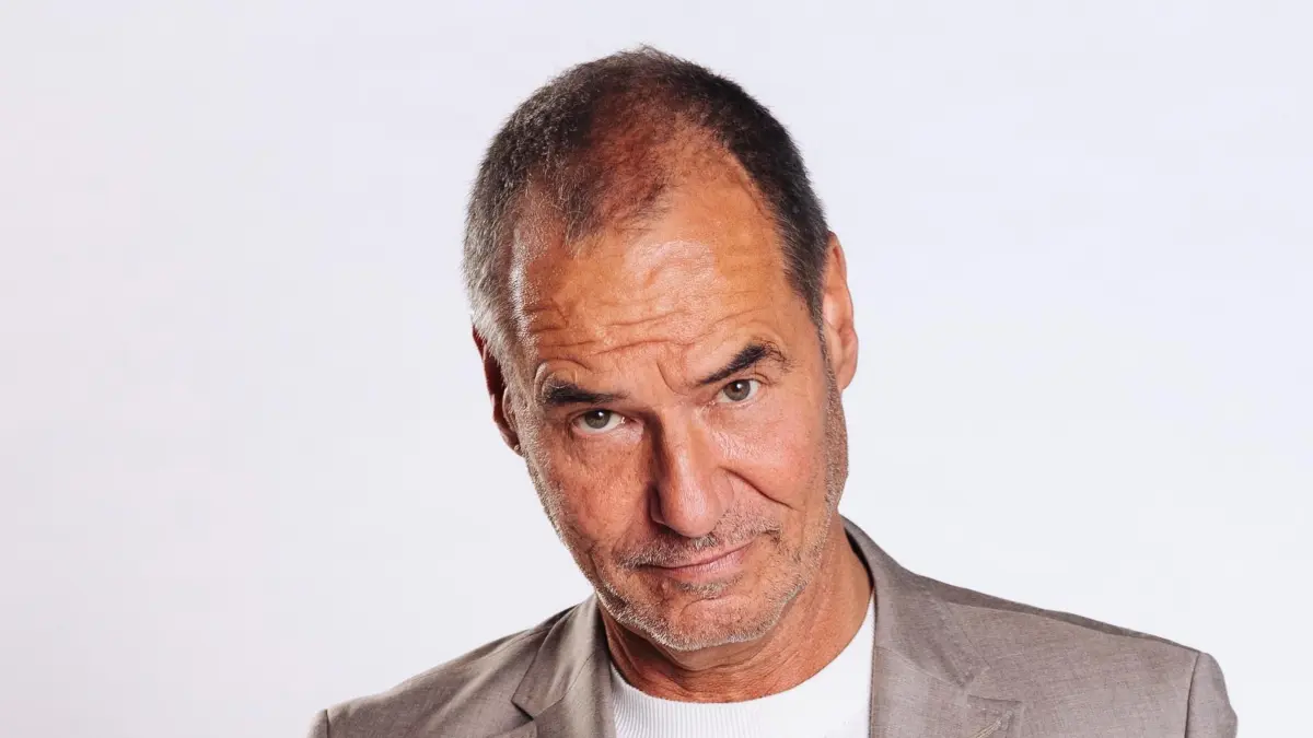 AWZ-Urgestein Richard Steinkamp (Silvan-Pierre Leirich) braucht dringend ein neues Herz.