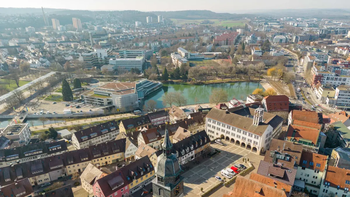 Themenbilder: Unterwegs in Boeblingen, Blick auf Marktplatz, Rathaus und Kirche, 10.02.2023,
Foto: DROFITSCH/EIBNER