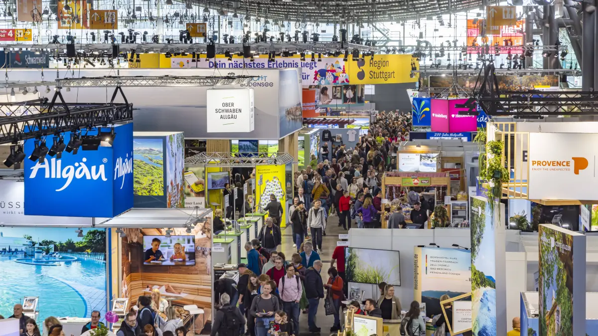 Messe Caravan Motor Touristik in Stuttgart eröffnet. Nach Angaben des Messeveranstalters ist die CMT weltweit die größte: Messe Caravan Motor Touristik in Stuttgart eröffnet. Nach Angaben des Messeveranstalters ist die CMT weltweit die größte Publikumsmesse für Tourismus und Freizeit. Mit rund 1660 Ausstellern ist die CMT ausgebucht. Rund 100 Ländern präsentieren Reiseziele. Als erste Reisemesse im Jahr hat die Messe eine wichtige Pilotfunktion vor allem für die Carvaning-Branche.// 17.01.2026, Stuttgart, Baden-Württemberg, Deutschland *** Caravan Motor Touristik trade fair opens in Stuttgart According to the trade fair organizer, CMT is the worlds largest public trade fair for tourism and leisure With around 1660 exhibitors, CMT is fully booked Around 100 countries present travel destinations As the first travel fair of the year, the trade fai