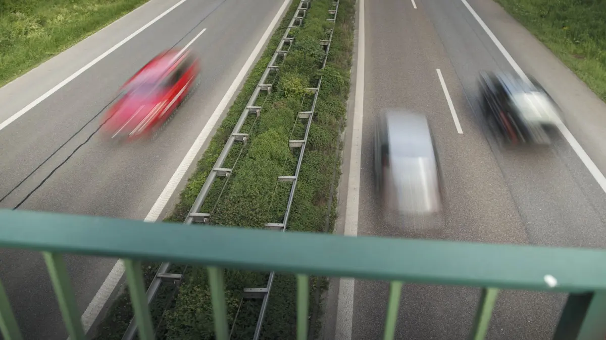Weinstadt-Endersbach, DEU, 06.05.2014 Der Belag der B29 bei Weinstadt soll im Sommer saniert werden. B29 bei der Anschlussstelle Endersbach No Model Release