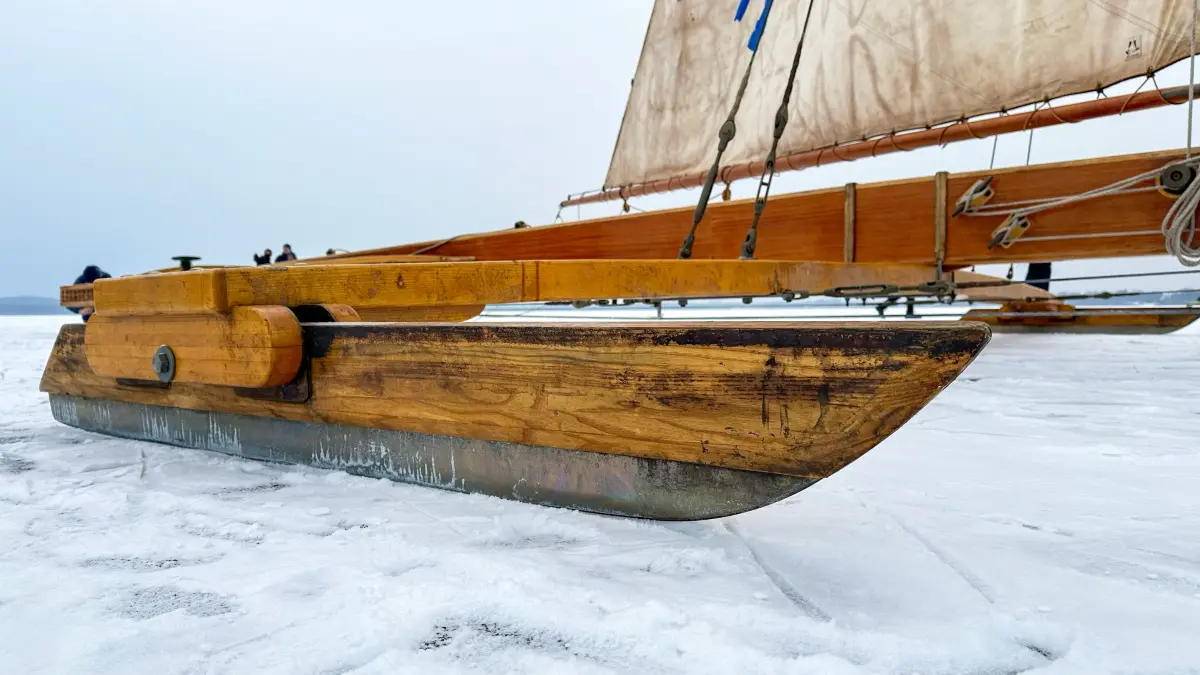 Kufen der Eissegelyacht „Papagena“
