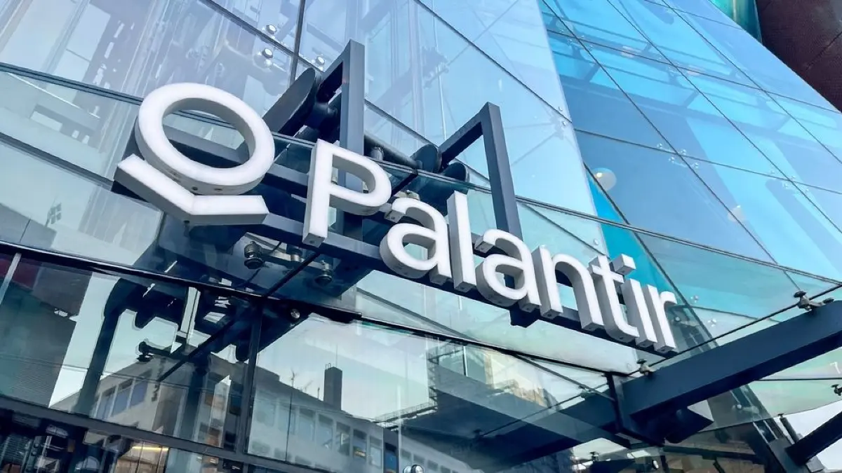 Die Palantir-Aktie steigt um 12 % auf 140 Euro. Starke Quartalszahlen und ein optimistischer Ausblick treiben den Kurs. Erfahren Sie mehr über die Hintergründe.
