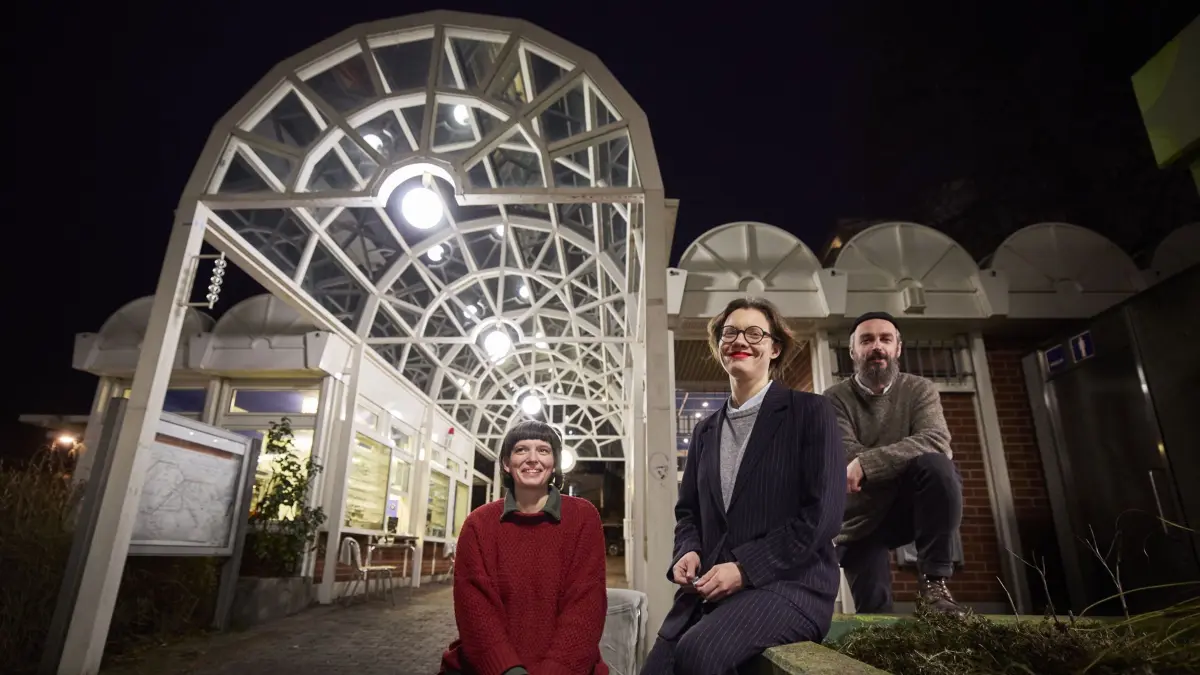 KEINENE AUSCHNITT MACHEN
Weinstadt-Beuteslbach, DEU, 09.01.2026
Limbo am Bahnhof in Beutelsbach. V.l. Martina Schneider, Sophie Bergemann und Stephan Burch
No model release. Kein Einverständnis für Werbung, keine Weitergabe an Dritte.
Abgebildete Personen haben der Veröffentlichung in der STZN zugestimmt.