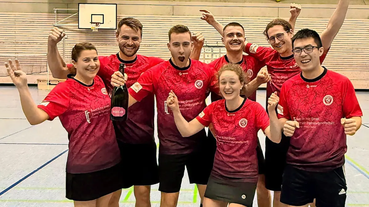 Badminton TSV Neuhausen, von links: Karolin Blaich, Tobias Spriegel, Fabian Schünemann, Svenja Reiber, Lukas Mauch, Nils Dierolf und Wang Sheng Hsianh.