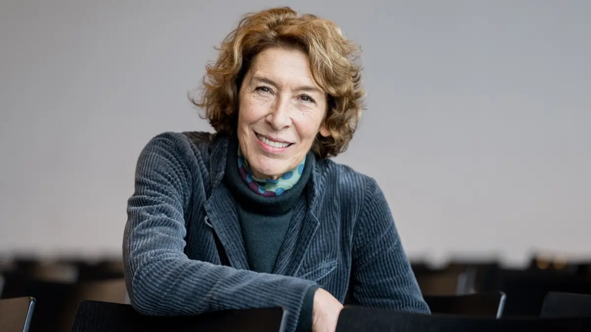 Adele Neuhauser
