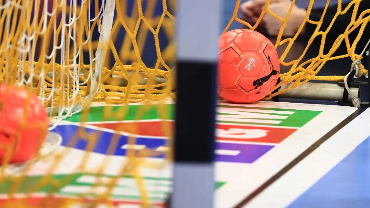 Ein Handball vom Puma liegt im Tor Deutschland vs Schweiz, Handball, EM-Qualifikation, 07.11.2024 Deutschland vs Schweiz: Ein Handball vom Puma liegt im Tor Deutschland vs Schweiz, Handball, EM-Qualifikation, 07.11.2024 Deutschland vs Schweiz, Handball, EM-Qualifikation, 07.11.2024 Mannheim *** A handball from Puma lies in the goal Germany vs. Switzerland, Handball, European Championship Qualification, 07 11 2024 Germany vs. Switzerland, Handball, European Championship Qualification, 07 11 2024 Mannheim Copyright: xEibner-Pressefotox EP_RWS