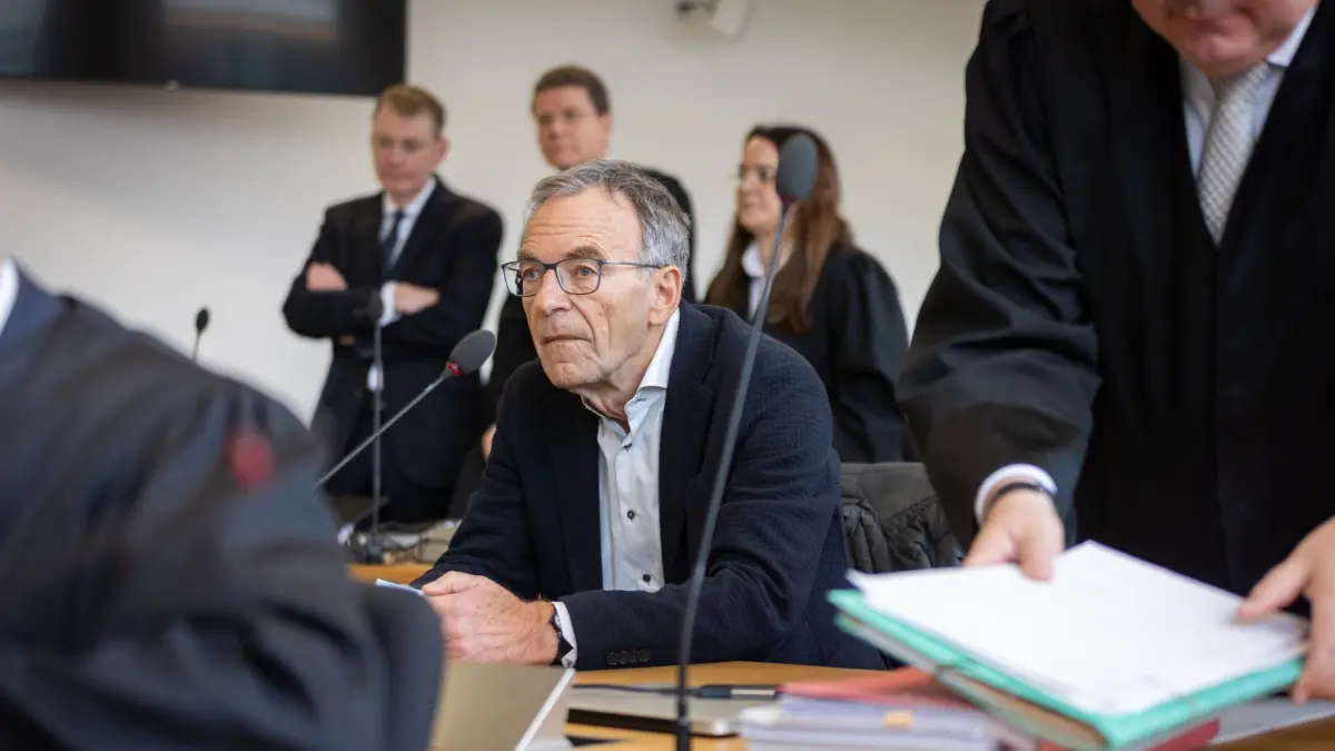 Stuttgart, Baden-Württemberg, 25.02.2026:
Vor dem Landgericht Stuttgart beginnt das nächste Verfahren im Klinikum-Skandal (Az. 20 KLs 111 Js 75296/23). Angeklagt sind Ex-Bürgermeister Werner Wölfle, Ex-Geschäftsführer Ralf-Michael Schmitz und der Ex-Ärztliche Direktor Jürgen Graf.
Im Bild: Werner Wölfle.
Notiz: No model release. Kein Einverständnis für Werbung, keine Weitergabe an Dritte.
