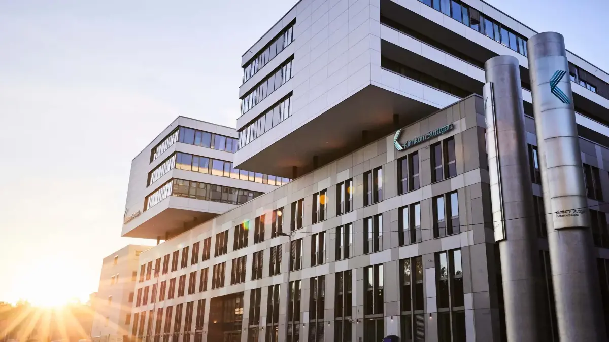 Das Klinikum Stuttgart umfasst das Katharinenhospital, das Krankenhaus Bad Cannstatt und Deutschlands größte Kinderklinik, das Olgahospital. 8.000 Mitarbeitende, darunter 3000 Pflegekräfte und 1.000 Ärztinnen und Ärzte, versorgen jährlich rund 90.000 Patienten stationär und fast 600.000 ambulant, einschließlich 100.000 Notfällen. Über 3.000 Geburten und mehr als 50.000 Operationen werden jedes Jahr im Klinikum Stuttgart betreut.