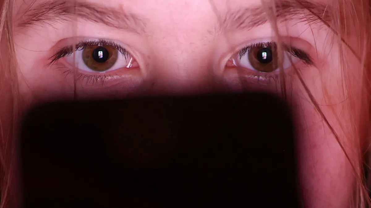 Kann das sein? Auch in Brandenburg werden Kinder und Jugendliche mit pornografischen Bildern konfrontiert. Das Rät eine Anwältin Betroffenen und ihren Eltern. (Symbolbild)
