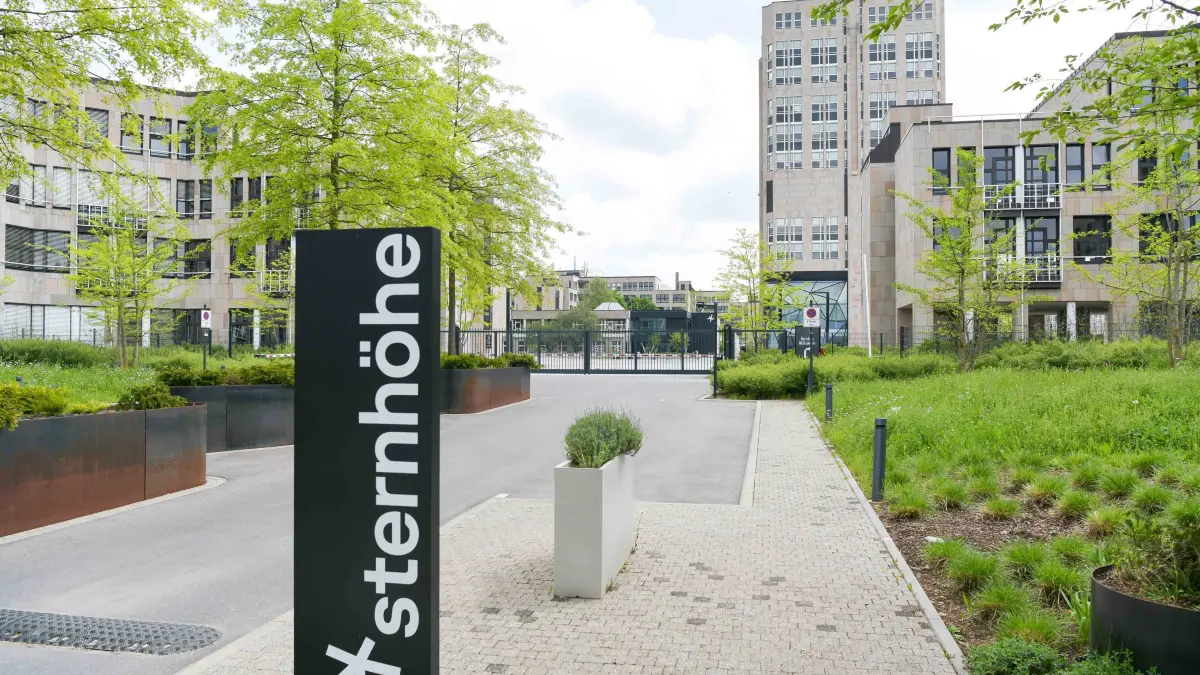 Daimler, Nexspace Rechenzentrum: Stuttgart, Das Start-up Nexspace baut in der früheren Daimler-Zentrale ein neues Rechenzentrum
Im Bild: