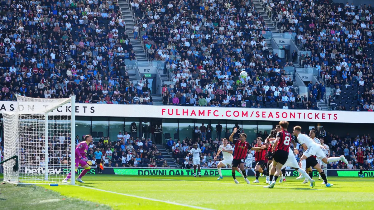 Fulham v AFC Bournemouth, Premier League, Football, Craven Cottage, London , UK - 09 May 2026: Joachim Andersen of Fulham goes close with a header Fulham v AFC Bournemouth, Premier League, Football, Craven Cottage, London , UK - 09 May 2026London Craven Cottage United Kingdom EDITORIAL USE ONLY No use with unauthorised audio, video, data, fixture lists, club/league logos or live services. Online in-match use limited to 120 images, no video emulation. No use in betting, games or single club/league/player publications. PUBLICATIONxINxGERxSUIxAUTxHUNxGRExMLTxCYPxROUxBULxUAExKSAxCHNxDENxINDxITAxPORxESPxSWExTURxMEXxCOLxVENxPERxECUxBRAxARGxCHIxURUxPARxPANxONLY Copyright: xJavierxGarcia/Shutterstockx 16861686an
