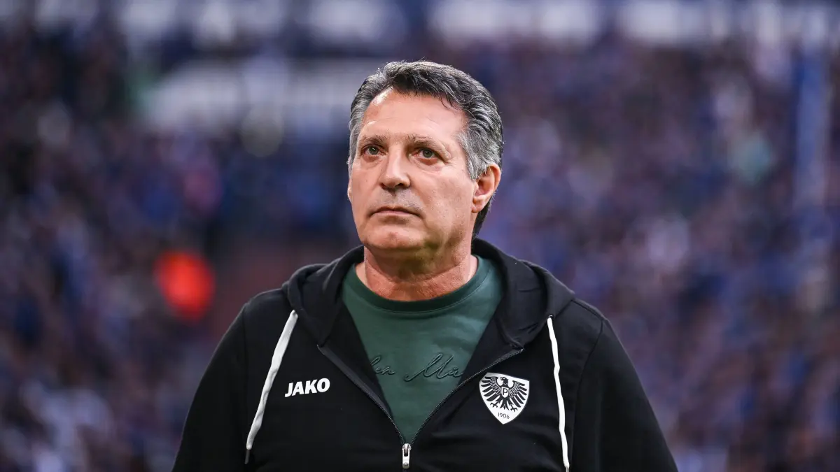 FC Schalke 04 - Preußen Münster: 19.04.2026, Fussball, 2. Bundesliga, Saison 2025/2026, 30. Spieltag, FC Schalke 04 - Preußen Münster, Trainer Alois Schwartz Preußen Münster xRHR-FOTO/YYx *** 19 04 2026, Football, 2 Bundesliga, Season 2025 2026, Matchday 30, FC Schalke 04 Preußen Münster, Coach Alois Schwartz Preußen Münster xRHR PHOTO YYx Copyright: KROEGER/RHR-FOTOx RHR-FOTO/YY