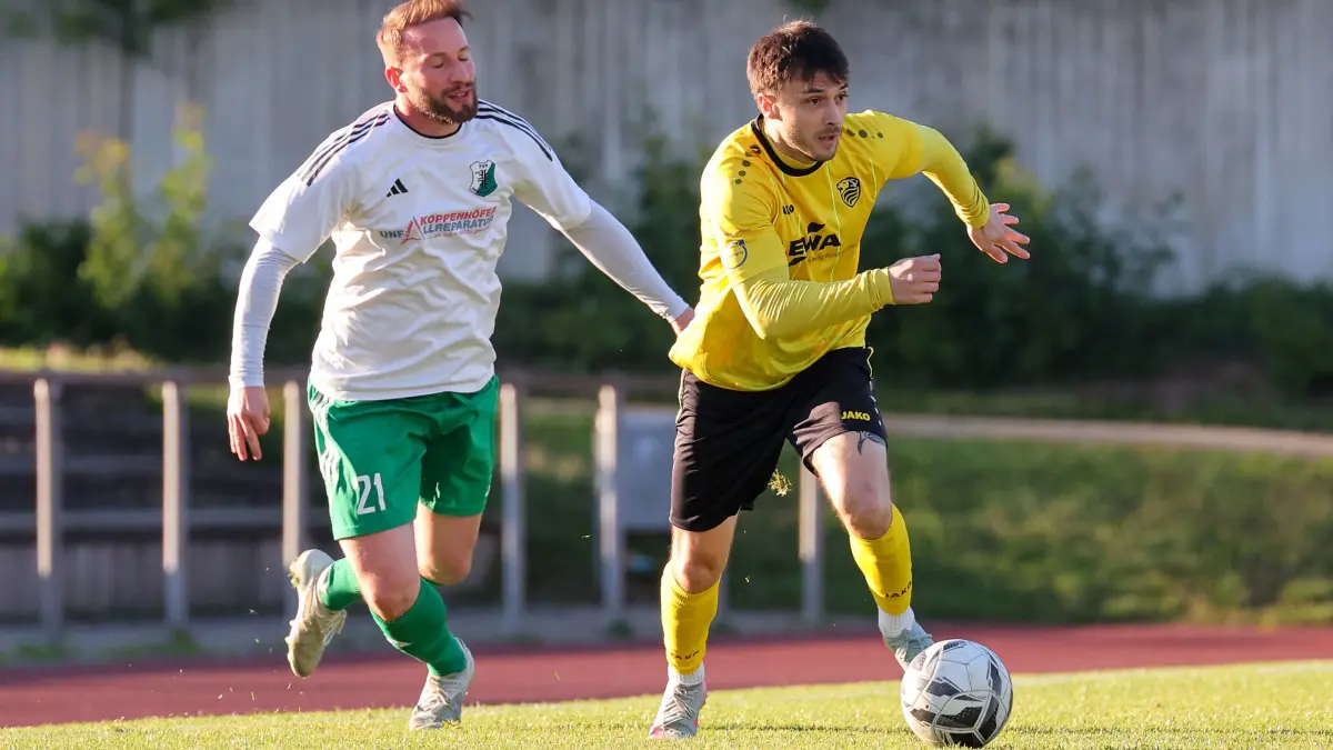 Fußball TSV Heimerdingen vs. SV Leonberg/Eltingen : BAU // 15.05.2026, Deutschland, Heimerdingen, Fußball Landesliga Staffel 1, 27. Spieltag,
TSV Heimerdingen vs. SV Leonberg/Eltingen, v.l. Salvatore Pellegrino (Heimerdingen), Pascal Nufer (SV)