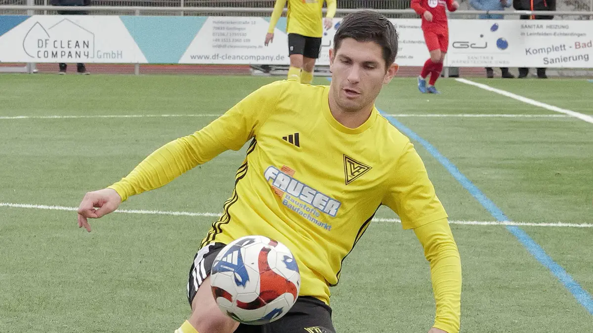 Fußball, Fussball, Landesliga, TV Echterdingen - TSV Köngen
Nr.6 (E): Steffen Schmidt - gelb/schwarz
Fotograf: Günter E. Bergmann - Photography
Aufnahmedatum: 28.09.2025