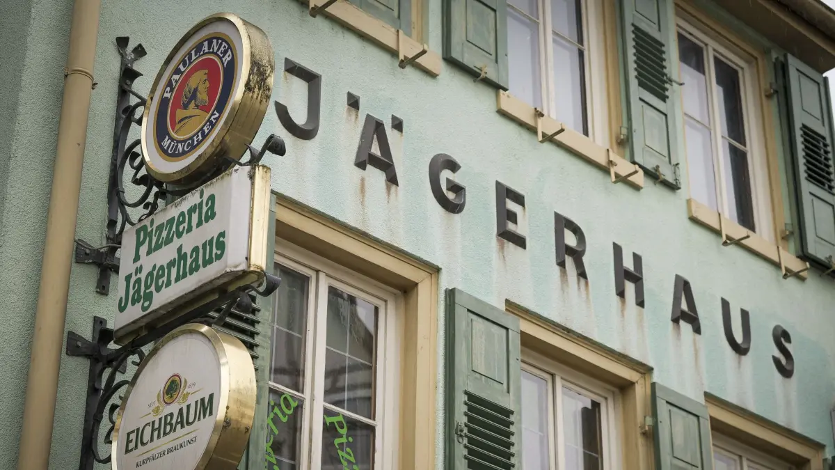 Mundelsheim - Rundgang im Gaststätte Jägerhaus mit Bürgermeister Boris Seitz