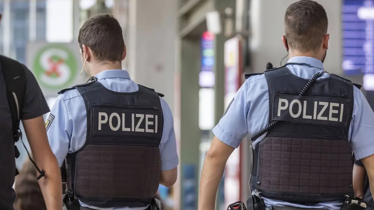 Die Bundespolizei in Stuttgart sucht Zeugen eines Diebstahls in einem Regionalzug von Heilbronn nach Stuttgart (Symbolfoto).