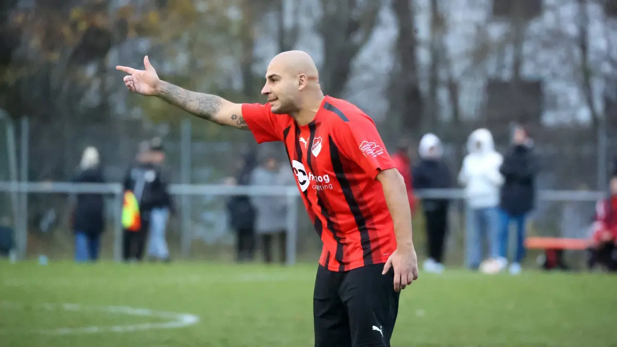 26.11.23 FV Neuhausen - TSV Köngen Deutschland, Neuhausen auf den Fildern, 26.11.2023, Fussball, Bezirksliga, FV Neuhausen - TSV Köngen: Ugur Yilmaz FV Neuhausen. *** 26 11 23 FV Neuhausen TSV Köngen Germany, Neuhausen auf den Fildern, 26 11 2023, Soccer, District league, FV Neuhausen TSV Köngen Ugur Yilmaz FV Neuhausen