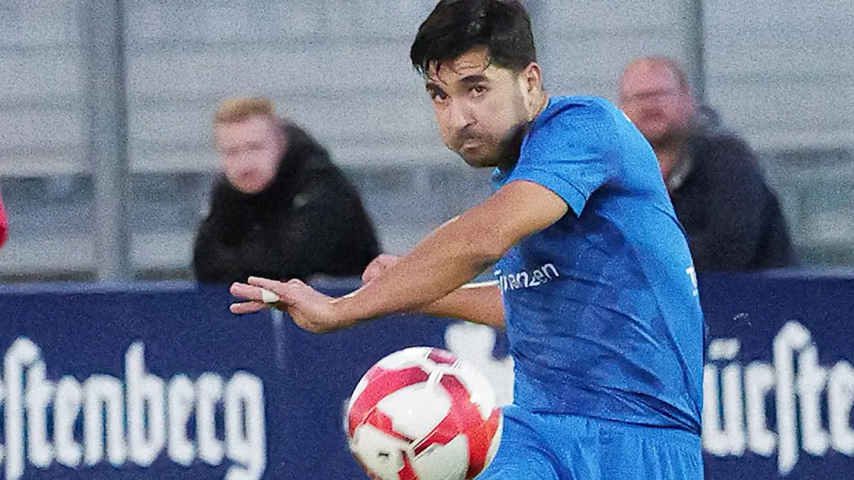 Fußball, Fussball, Verbandsliga, Calcio LE, Calcio Leinfelden-Echterdingen - FC Holzhausen
Nr.6 (C): Dan Constantinescu - blau
Fotograf: Günter E. Bergmann - Photography
Aufnahmedatum: 10.09.2025