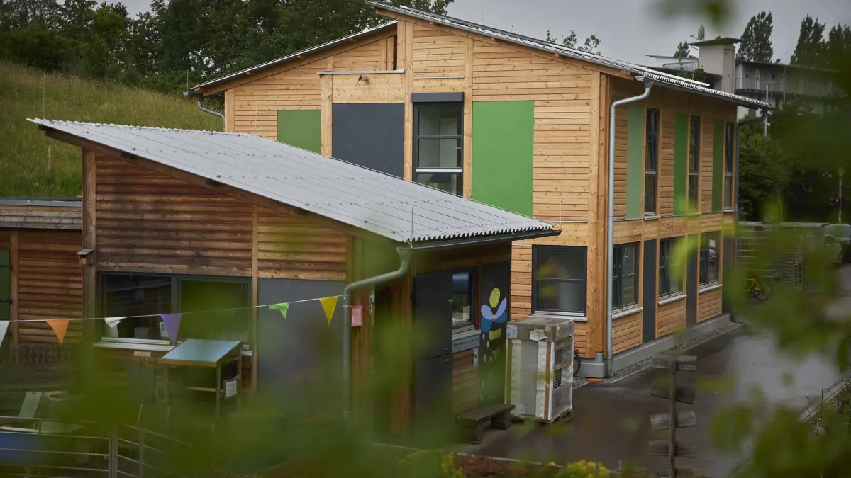 KEINEN AUSSCHNITT MACHEN Farmhaus Jugendfarmverein: KEINEN AUSSCHNITT MACHEN
Waiblingen, DEU, 10.06.2026
Farmhaus Jugendfarmverein.
No model release. Kein Einverständnis für Werbung, keine Weitergabe an Dritte.
Abgebildete Personen haben der Veröffentlichung in der STZN zugestimmt.