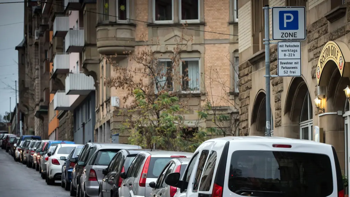 Parkplatz Kurzzeitparkbereich mit Anwohnerparken, Hohenstaufenstr.