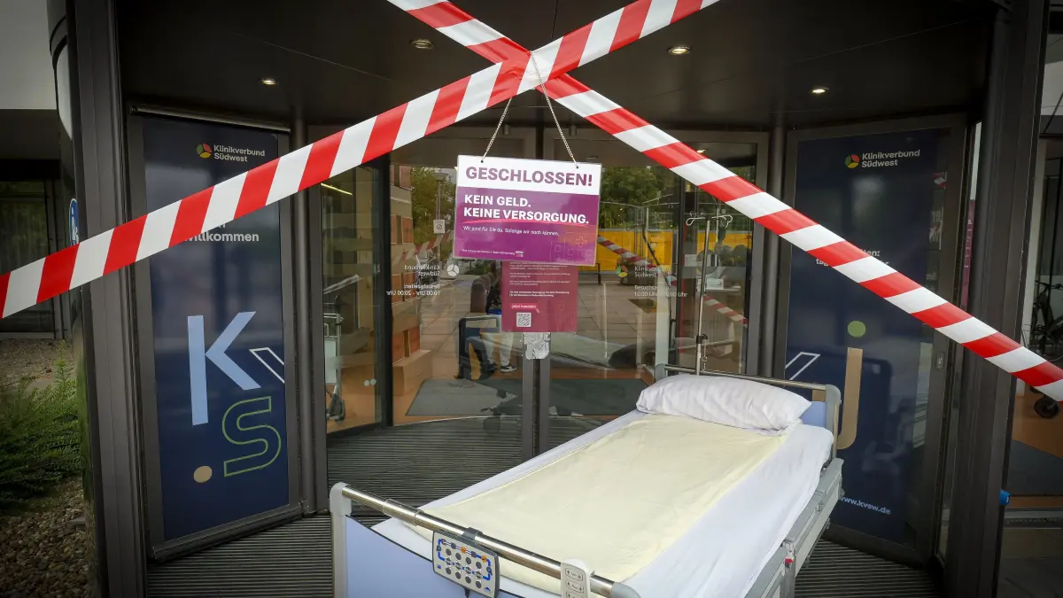 Demo: Leonberg - Demo am Krankenhaus / Klinik . Die Proteste rund um das Krankenhaus Leonberg konzentrieren sich aktuell auf den Erhalt der medizinischen Grundversorgung und den Protest gegen die GKV-Reform. Mit oberbürgermeister Degode, Chefarzt Beier , landrat Bernhard und Geschäftsführer Alexander Schmidtke