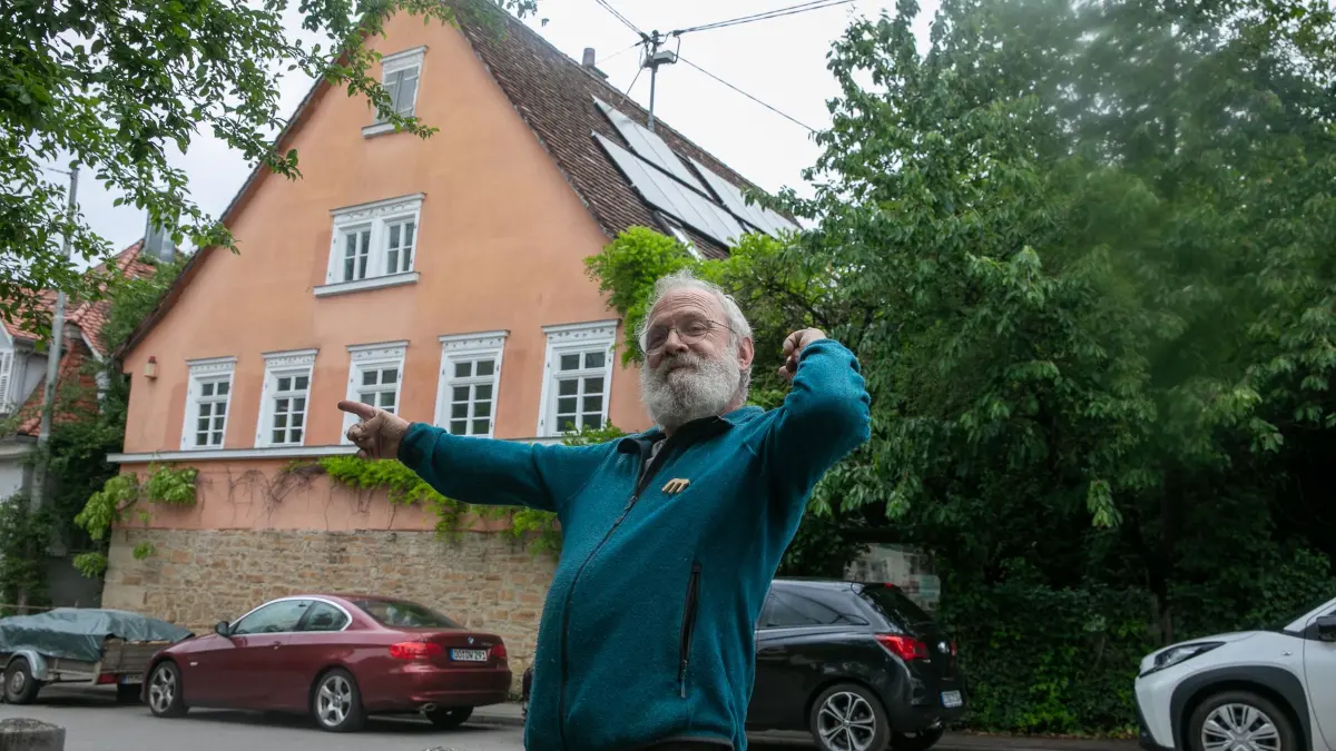 Solar: #solaranlage Thomas Plagemann aus S-Plieningen möchte eine neue Regel nutzen und dem Nachbarhaus Solarstrom von seinem Dach schenken. Doch die Umsetzung ist nicht so einfach.CHRISTIAN HASS