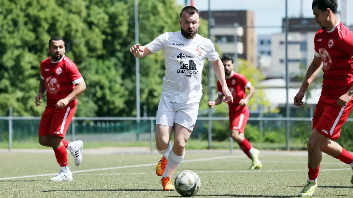 07.06.26 Stuttgarter SC - SV Rot: Deutschland, Stuttgart, 07.06.2026, Fussball, Amateure, Saison 2025/2026, Stuttgarter SC - SV Rot: Drilon Tahiri (SV Rot). Foto: Pressefoto Rudel/Robin Rudel