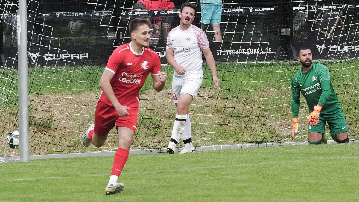 Fußball, Fussball, Relegation Kreisliga A2, MK Makedonija Stuttgart - TSV Leinfelden: Fußball, Fussball, Relegation, Relegationsspiel, Entscheidungsspiel Kreisliga A2, MK Makedonija Stuttgart - TSV Leinfelden
Nr.1 (Mak): Darko Kalpachki - grün
Nr.50 (Mak): Benjamin Porobic - weiss
Nr.44 (L): Timo Bock - rot
Fotograf: Günter E. Bergmann - Photography
Aufnahmedatum: 14.06.2026