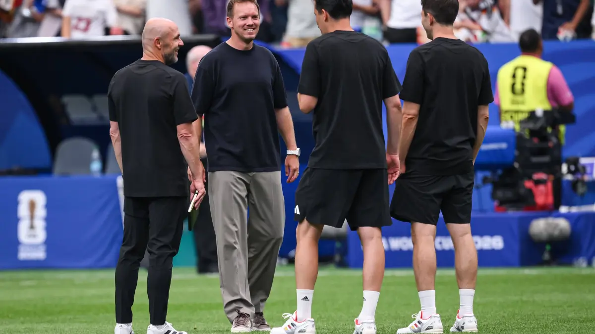 Fussball WM 2026 Vorrunde: Deutschland - Curacao : Fussball FIFA WM 2026 Vorrunde Gruppe E in Houston Deutschland - Curacao 14.06.2026 Das Trainerteam Deutschland nach dem Spiel und dem 7-1 Sieg gut gelaunt Co - Trainer Alfred Schreuder, Bundestrainer Julian Nagelsmann, Co Trainer Benjamin Hübner und Co-Trainer Benjamin Glueck v.li, alle Deutschland *** Football FIFA World Cup 2026 preliminary round Group E in Houston Germany Curacao 14 06 2026 The German coaching team in good spirits after the match and the 7 1 victory Co-coach Alfred Schreuder, national coach Julian Nagelsmann, co-coach Benjamin Hübner and co-coach Benjamin Glueck from left, all Germany
