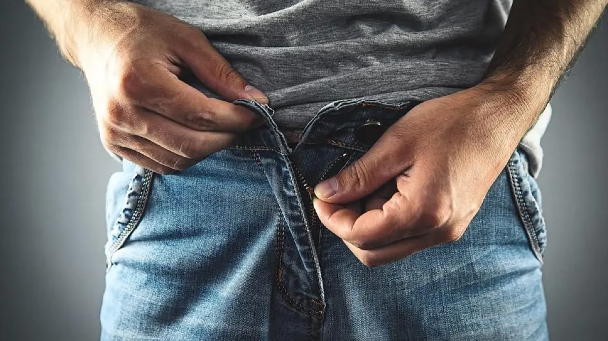 Exhibitionist Hose Blaulicht Symbolfoto Schwabo LZ OV