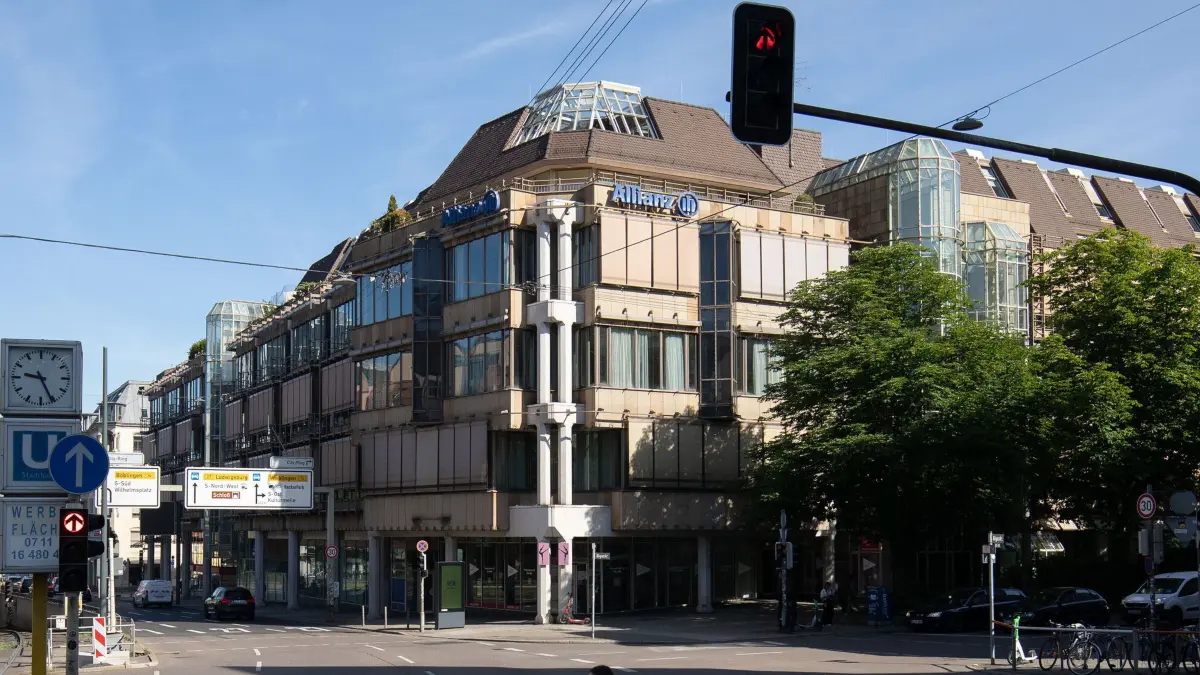 Allianz Gebäude Charlottenplatz: Ansicht auf das leerstehende Allianz Gebäude am Charllotenplatz/Hohenheimer Strasse das abgerissen werden soll.