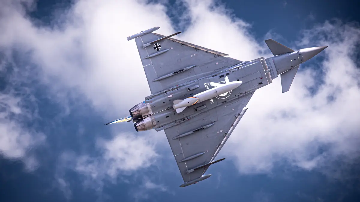 Eurofighter der Bundeswehr Luftwaffe Bundesluftwaffe bei einer Vorführung in Neuburg an der Donau. Übung für eine Flugshow, Displaypilot "Noble", Sonderlackierung.