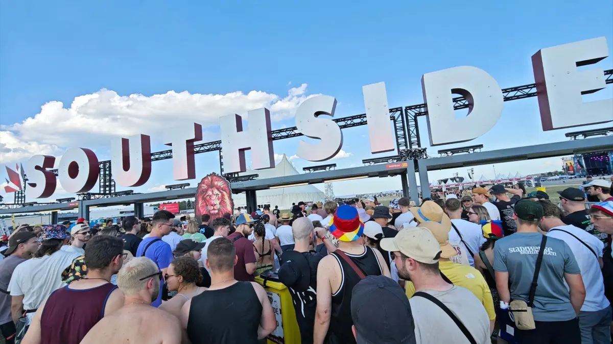 Auch in diesem Jahr reisen wieder Zehntausende Menschen zum Southside in Neuhausen ob Eck. Das dreitägige Festival startet am Donnerstagnachmittag offiziell. Die ersten Musikfans sind schon da.