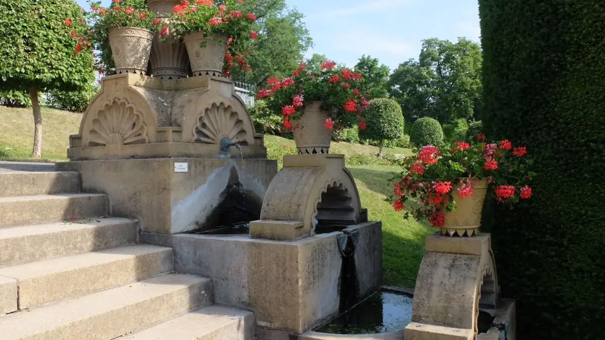Die Treppenanlage vor dem Maurischen Landhaus in der Wilhelma. Dass hier kleine Brunnen fließen, weiß nicht jeder.
