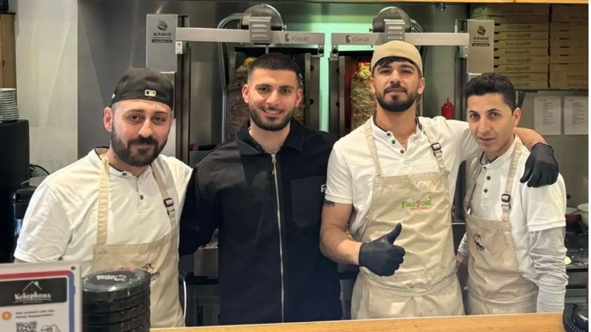 VfB-Profi Deniz Undav ist häufiger zu Gast im Kebaphaus am Feuersee - Grund genug für die Betreiber eine WM-Aktion zu starten.