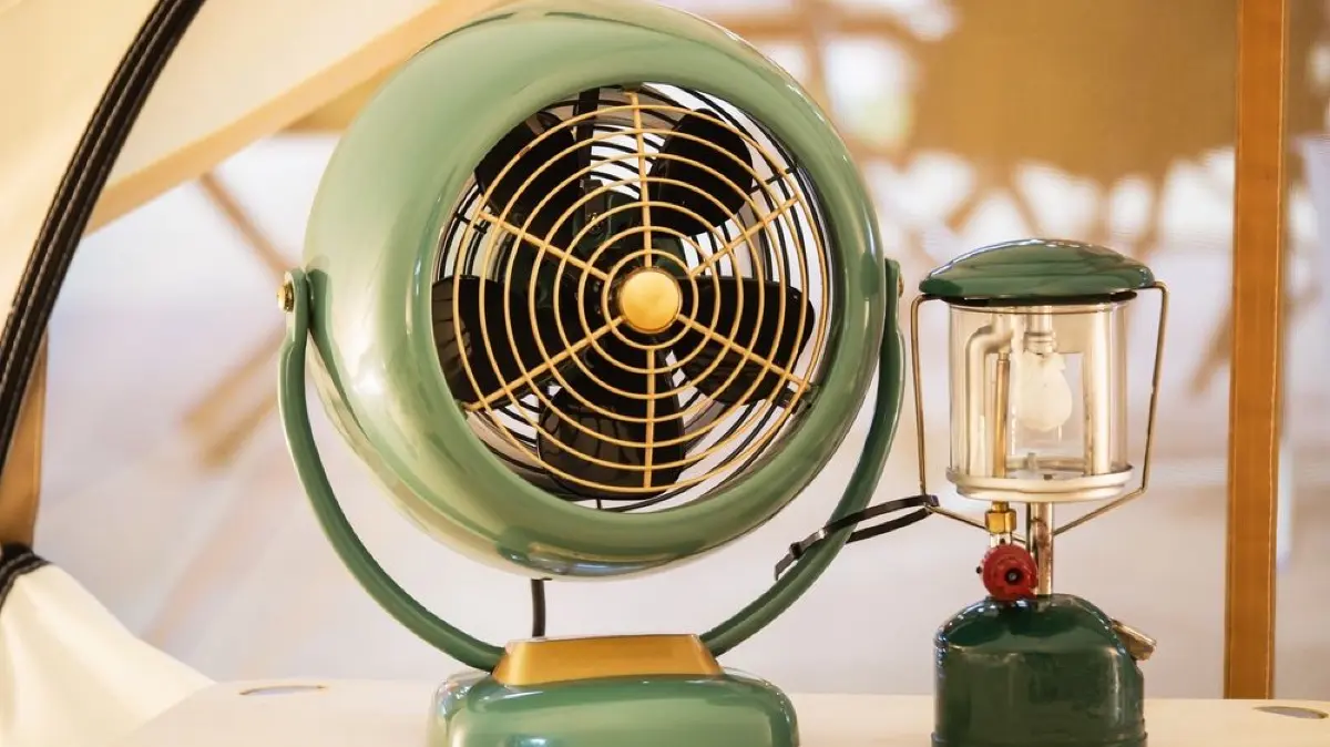 Ventilatoren sorgen für Abkühlung beim Camping.