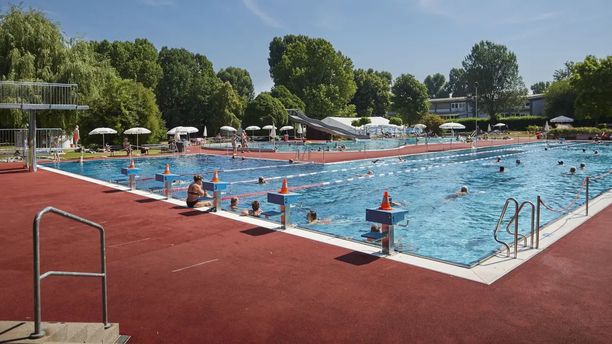 KEINEN AUSSCHNITT MACHEN Freibad in Waiblingen: KEINEN AUSSCHNITT MACHEN
Waiblingen, DEU, 26.06.2026
Freibad in Waiblingen
No model release. Kein Einverständnis für Werbung, keine Weitergabe an Dritte.
Abgebildete Personen haben der Veröffentlichung in der STZN zugestimmt.