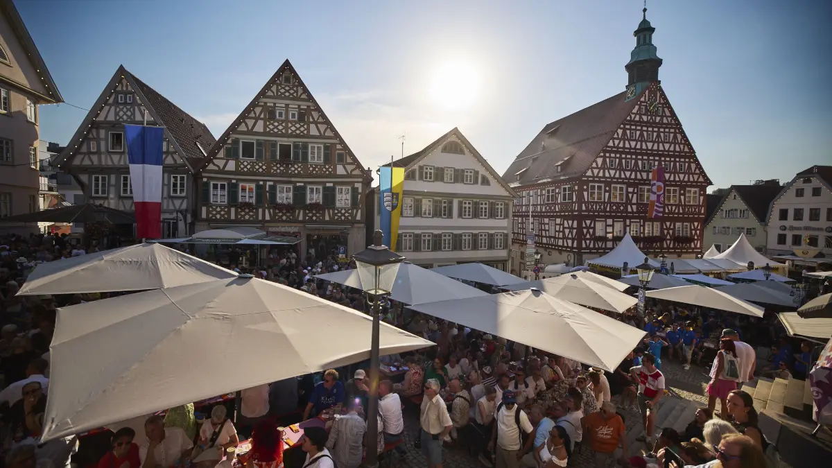 KEINEN AUSSCHNITT MACHEN Eröffnung Strassenfest: KEINEN AUSSCHNITT MACHEN
Backnang, DEU, 26.06.2026
Eröffnung Strassenfest
No model release. Kein Einverständnis für Werbung, keine Weitergabe an Dritte.
Abgebildete Personen haben der Veröffentlichung in der STZN zugestimmt.