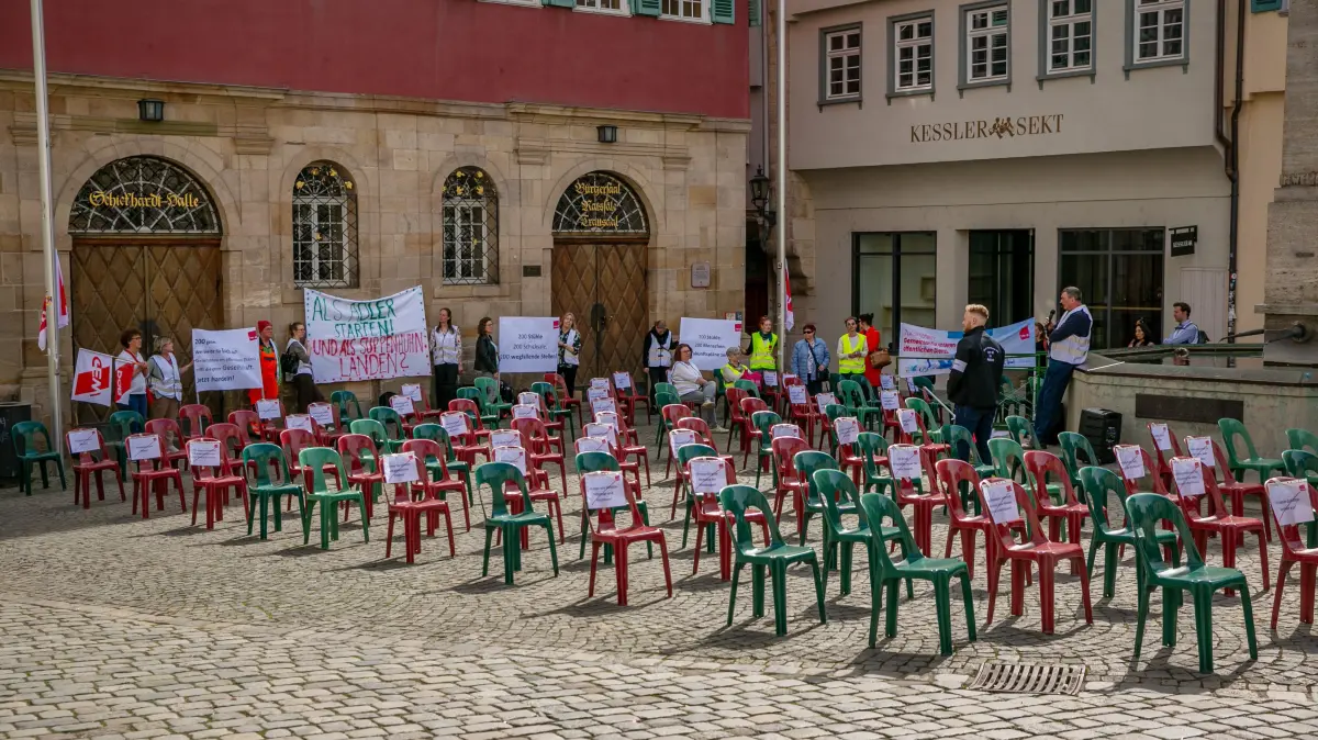 foto: Roberto Bulgrin
27. 04. 2026
Essligen, Altes Rathaus, Sitzung des Gemeinderats, Verdi Demo wegen des Stellenabbaus
