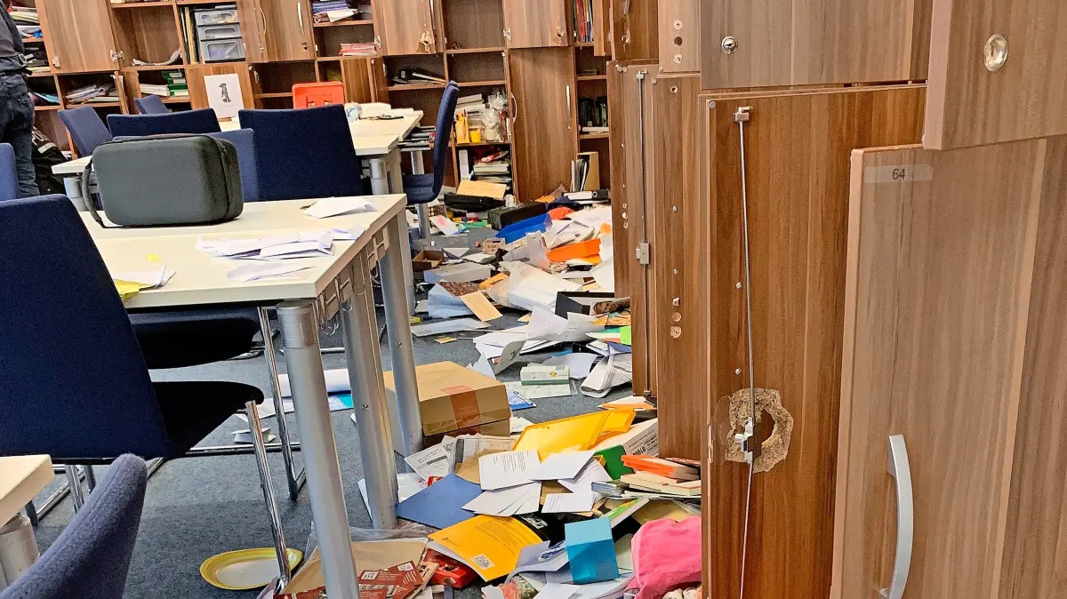 Im Lehrerzimmer des Solitude-Gymnasiums in Stuttgart-Wolfbusch sind in den Weihnachtsferien 80 Schränke aufgebrochen und durchwühlt worden.
