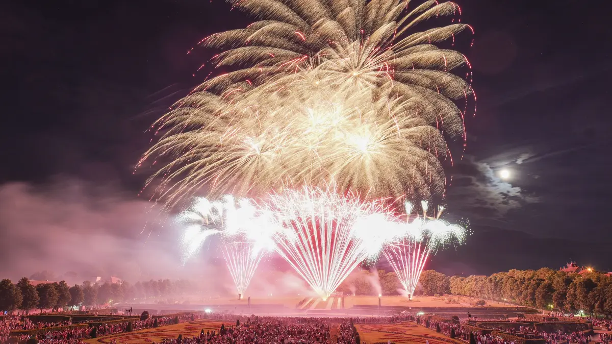 Ludwigsburg - Es ist einer der Höhepunkte der Saison im Blühenden Barock: das große Musikfeuerwerk. Am Samstagabend war es wieder so weit.