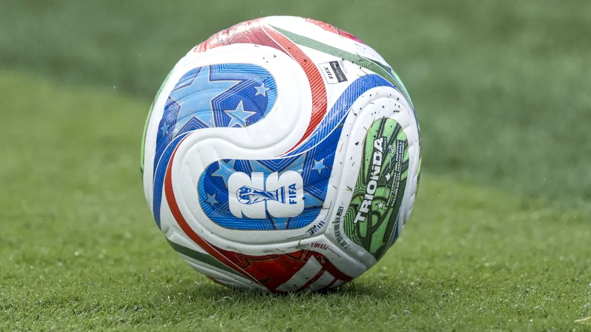 Spielball von Adidas für den FIFA World Cup 2026: Das Leben geht weiter - selbst nach der deutschen Pleite im WM-Spiel gegen Paraguay.