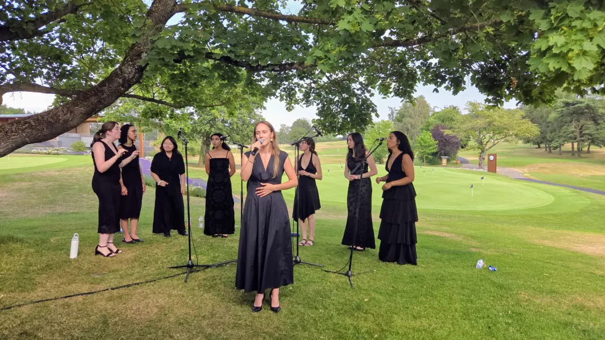 Der A-cappella-Chor „Whim“ gastiert auf Einladung des Rotary-Clubs in Mönsheim