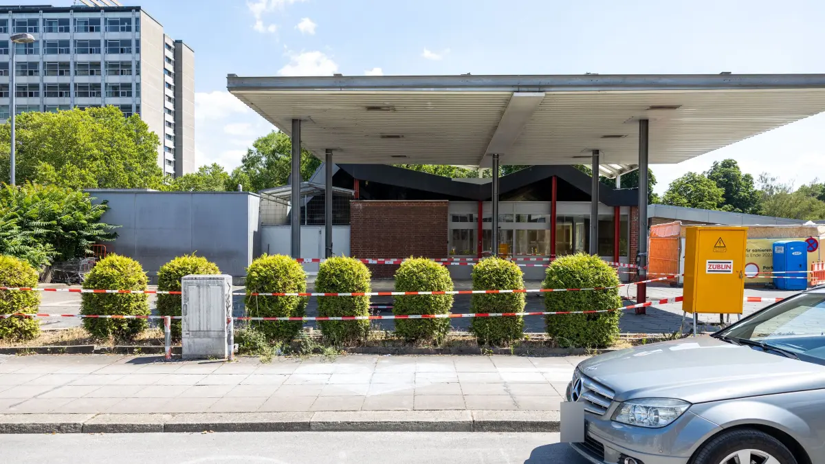 Ehemalige AGIP Tankstelle Kriegsbergstrasse: Die ehemalige Agip Tankstelle in der Kriegsbergstrasse gegenüber des Klinikum Stuttgart soll zum E-Ladepunkt für PKW umgebaut werden.