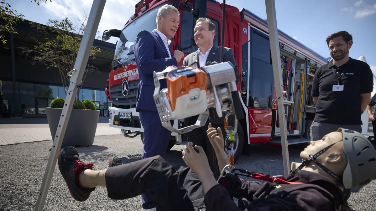 KEINEN AUSSCHNITT MACHEN Stihl und Kärcher und die gemeinsame Akku Initative AllPro.: KEINEN AUSSCHNITT MACHEN
Winnenden, DEU, 01.07.2026
Stihl und Kärcher und die gemeinsame Akku Initative AllPro., Hartmut Jenner und Michael Traub.
No model release. Kein Einverständnis für Werbung, keine Weitergabe an Dritte.
Abgebildete Personen haben der Veröffentlichung in der STZN zugestimmt.