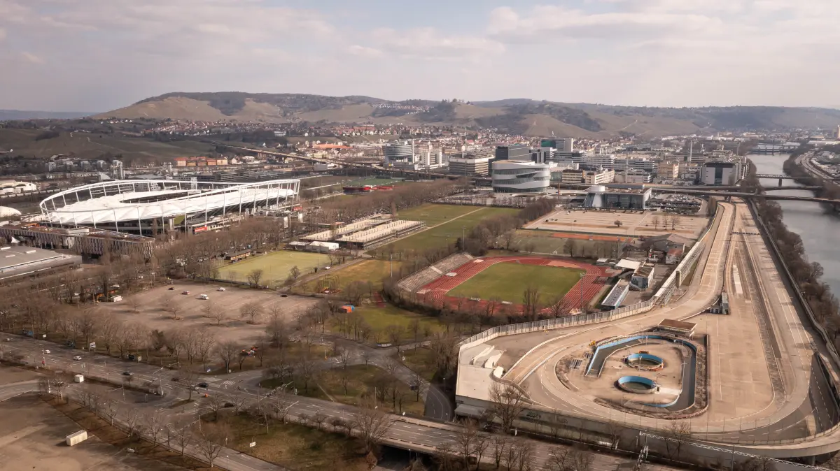 Stuttgart, Bad Cannstatt, Neckarpark.
Veröffentlichung nur gegen Honorar(70€+7 %Ust.St.), nach Absprache mir Uli Nagel.